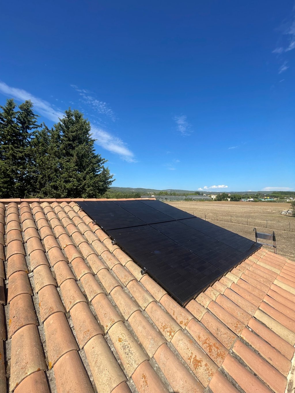 Installation de panneaux photovoltaïques réalisée par la société ALSUN ENERGY