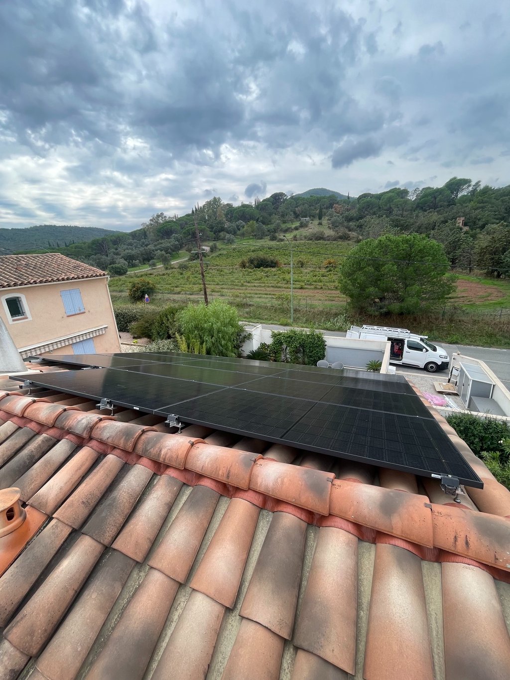Installation de panneaux photovoltaïques réalisée par la société ALSUN ENERGY
