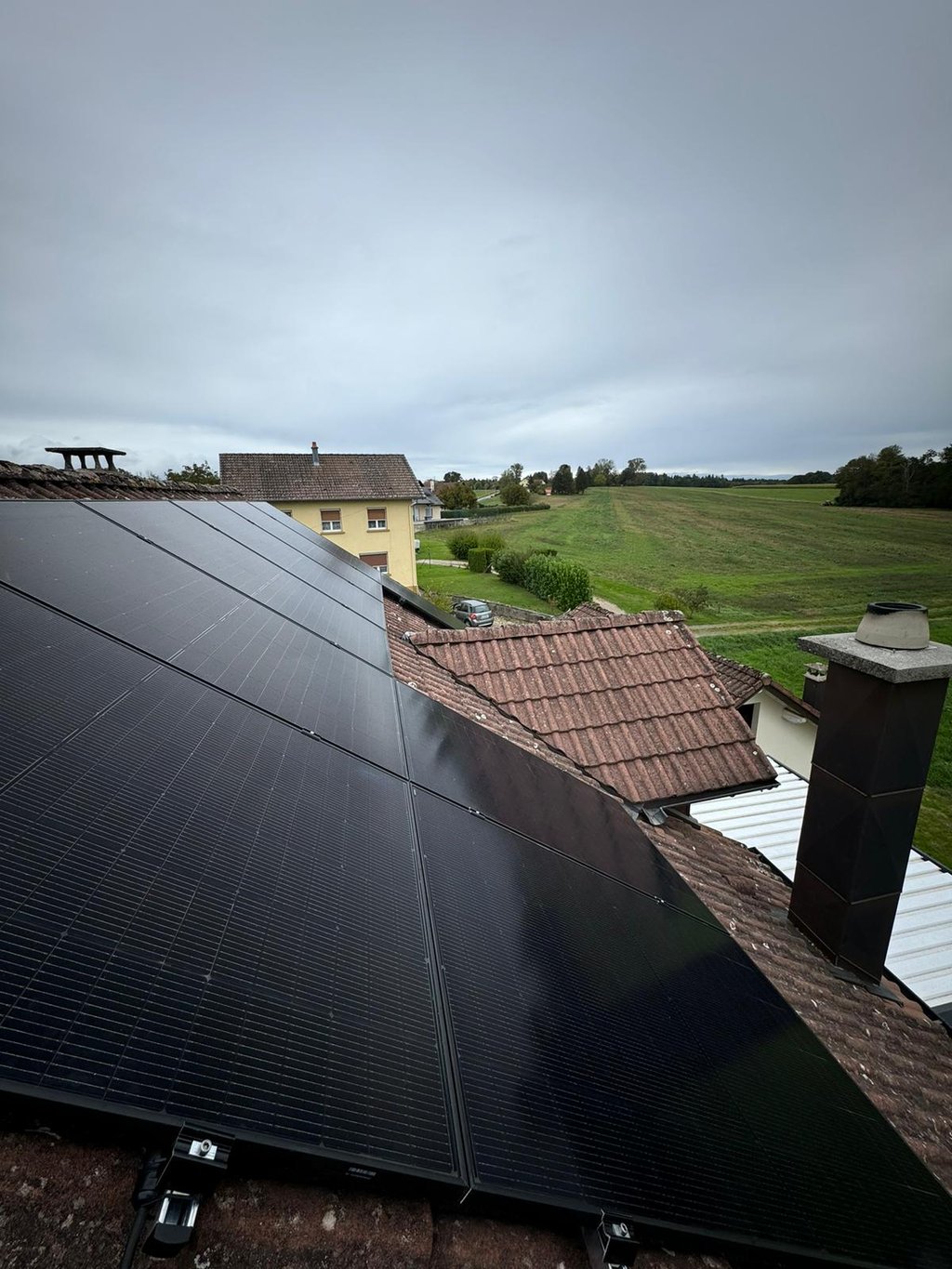 Installation de panneaux photovoltaïques réalisée par la société ALSUN ENERGY