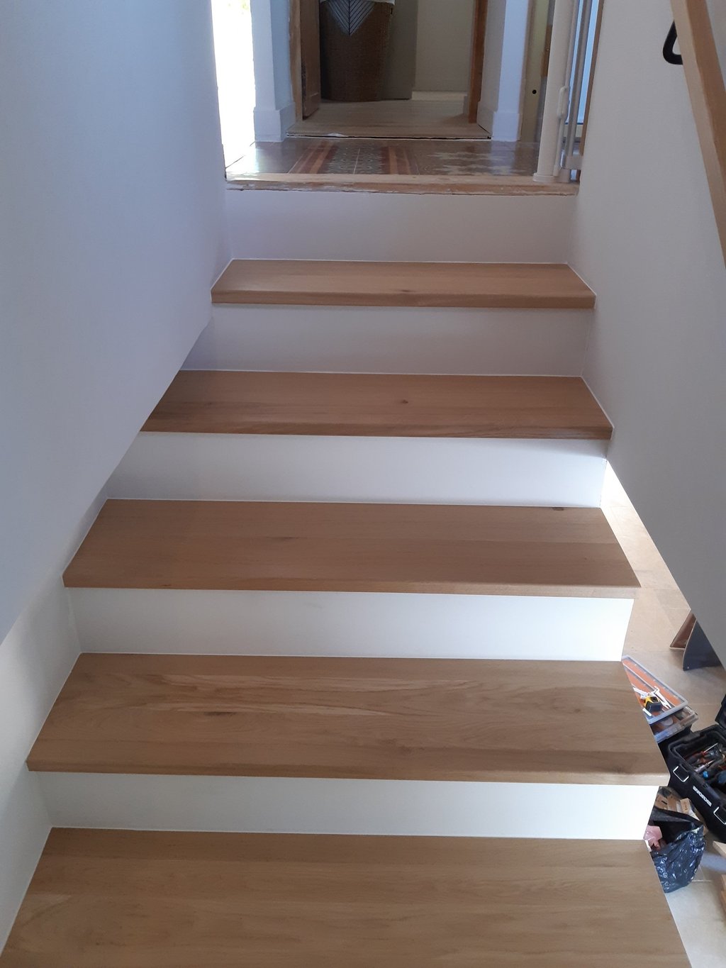 Marches escalier chêne sur-mesure et main courante L'AGENCEUR