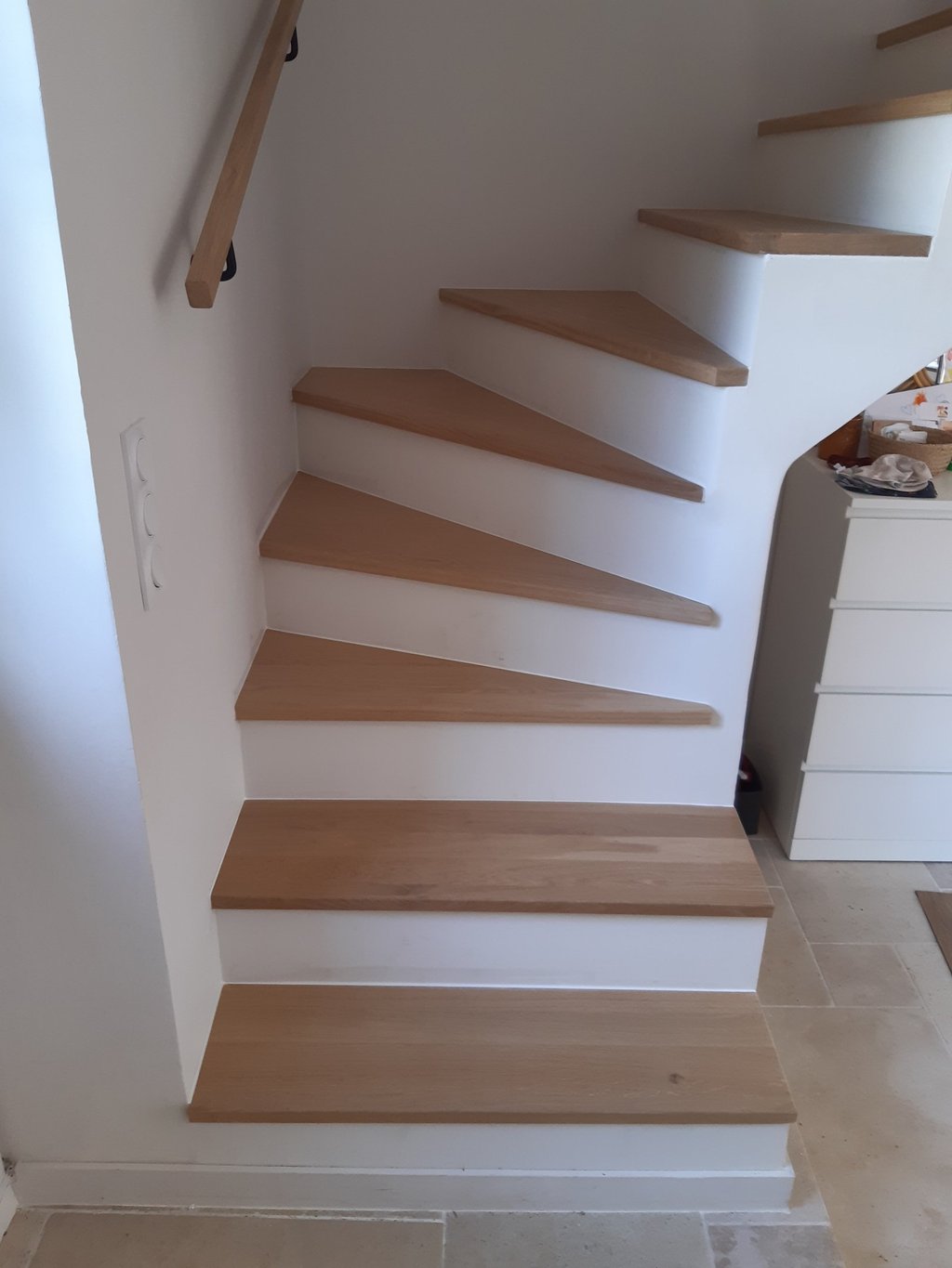 Marches escalier chêne sur-mesure et main courante L'AGENCEUR