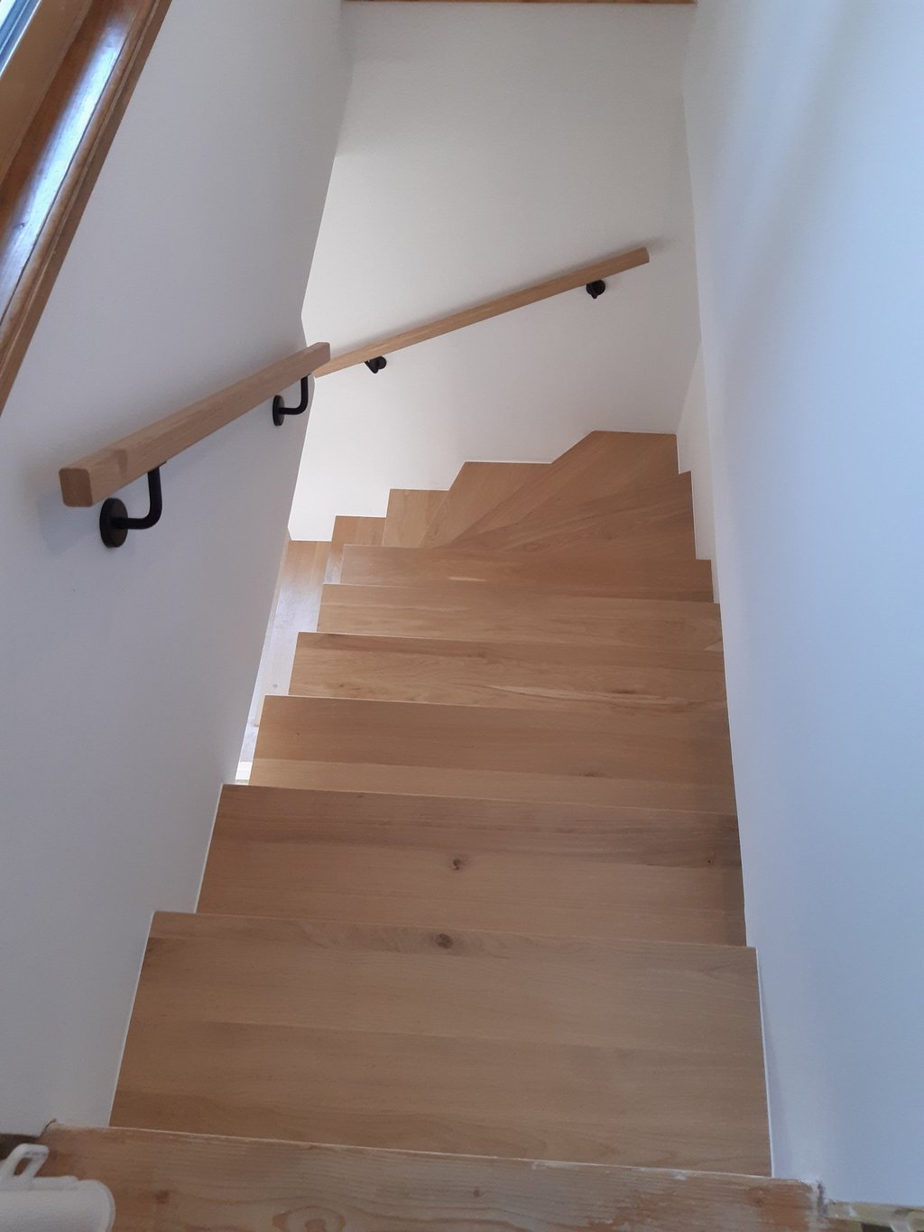 Marches escalier chêne sur-mesure et main courante L'AGENCEUR