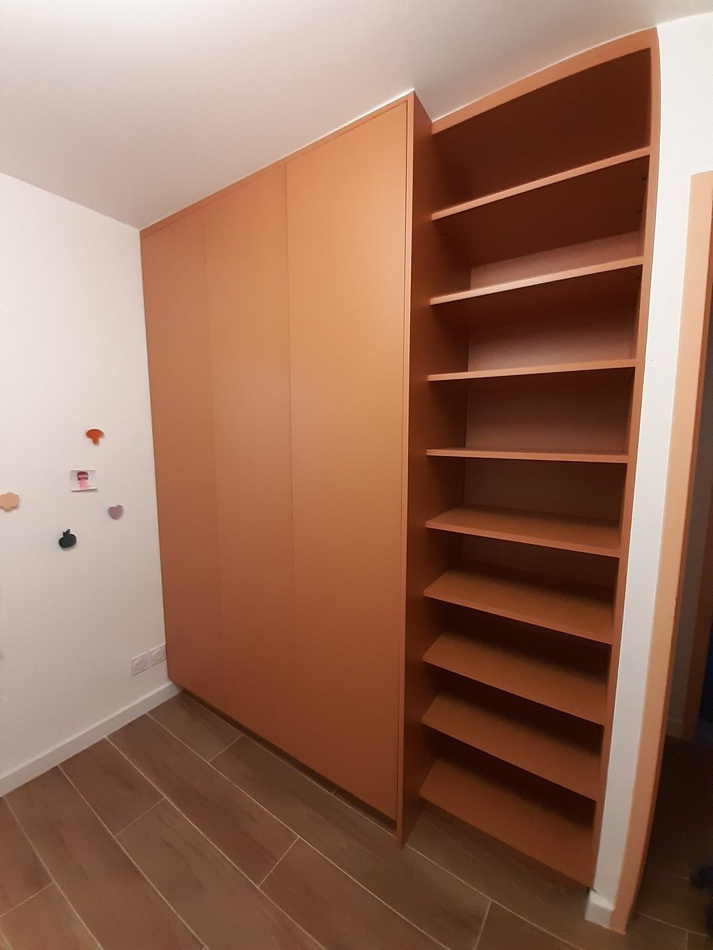 Dressing enfant après, sur mesure