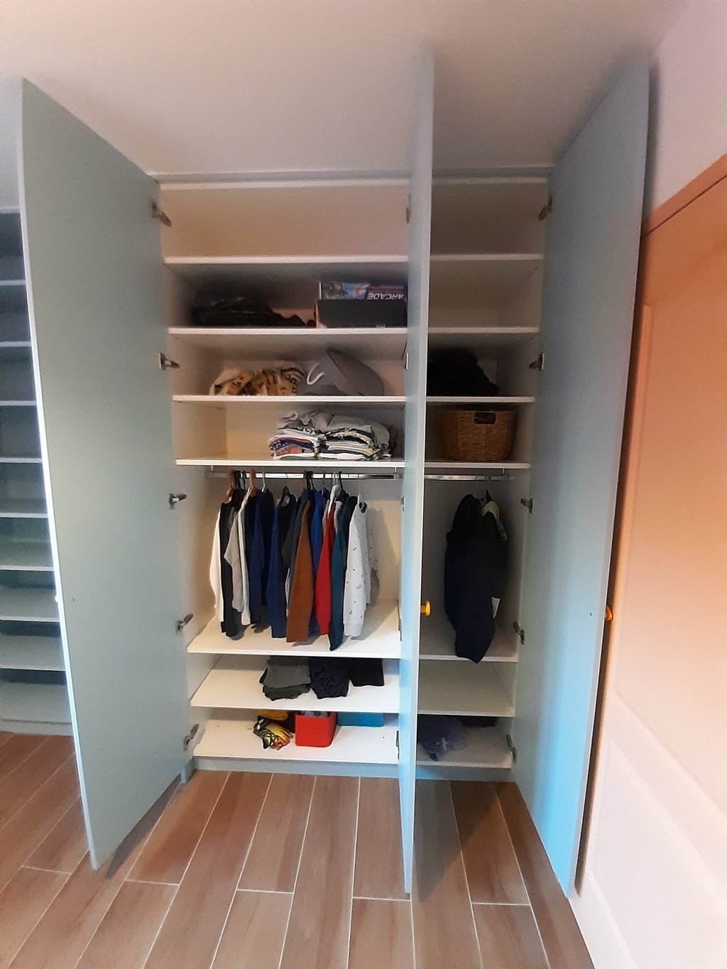 Dressing sur mesure pour enfant + bibliothèque