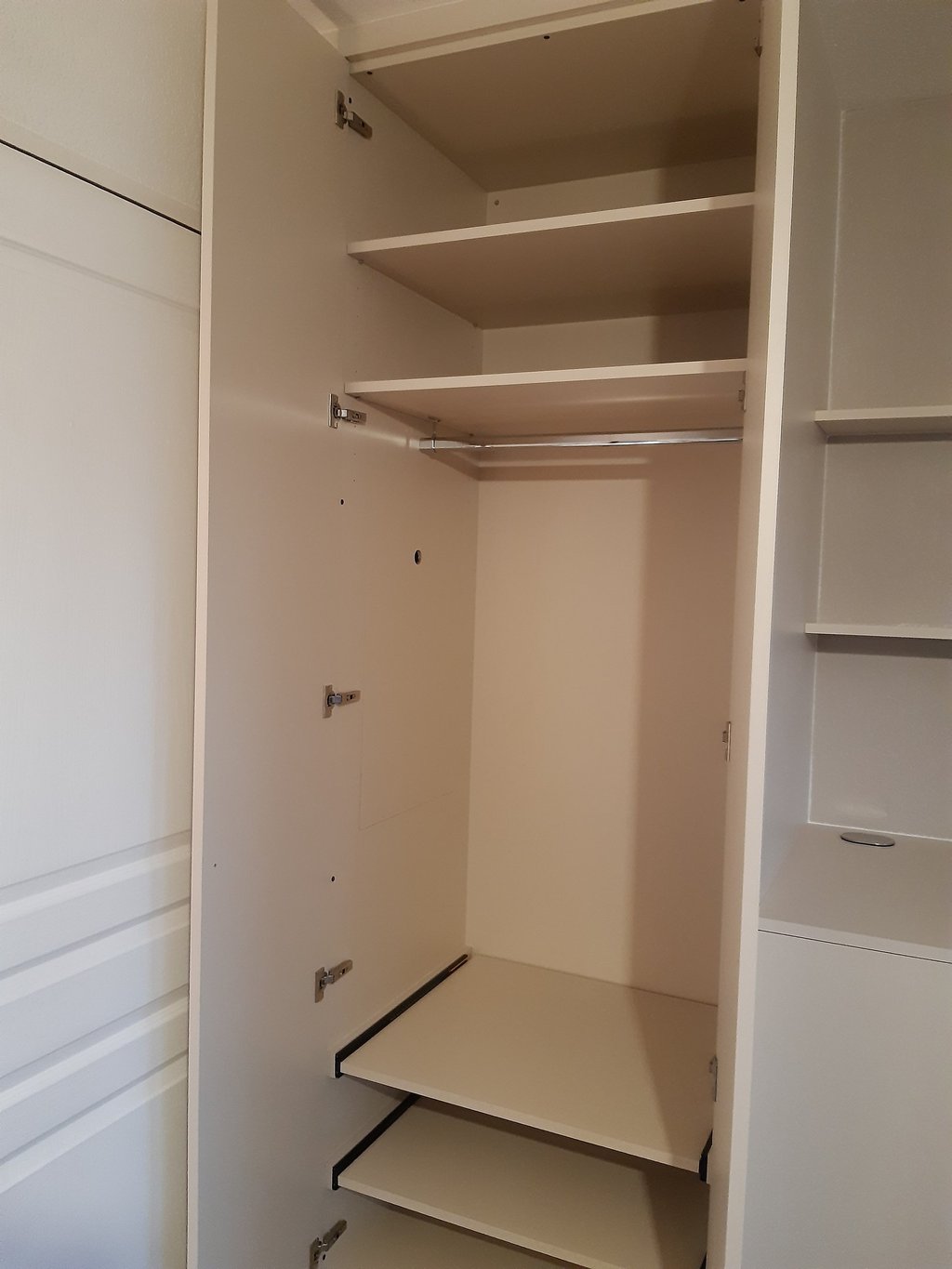 Trappe accès disjoncteur intégrée