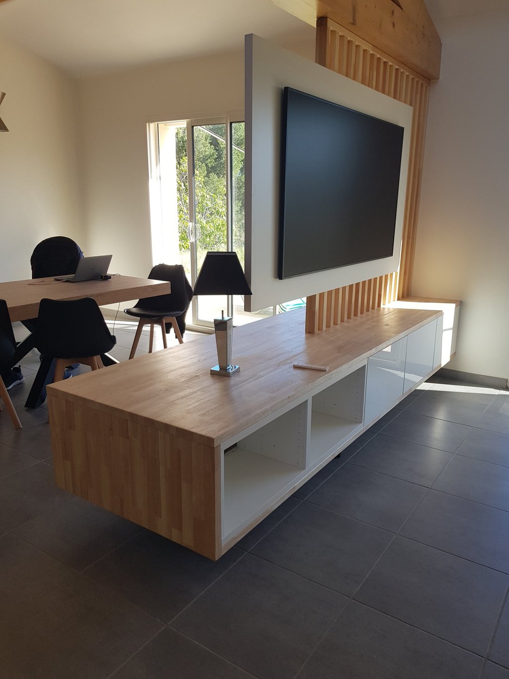 Meuble TV effet suspendu sur mesure