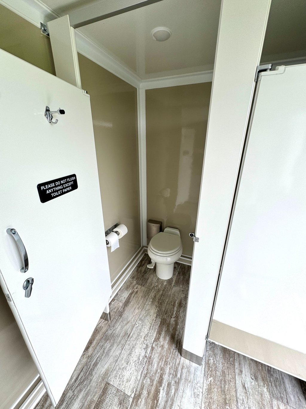 luxury bathroom rental, luxury women's bathroom