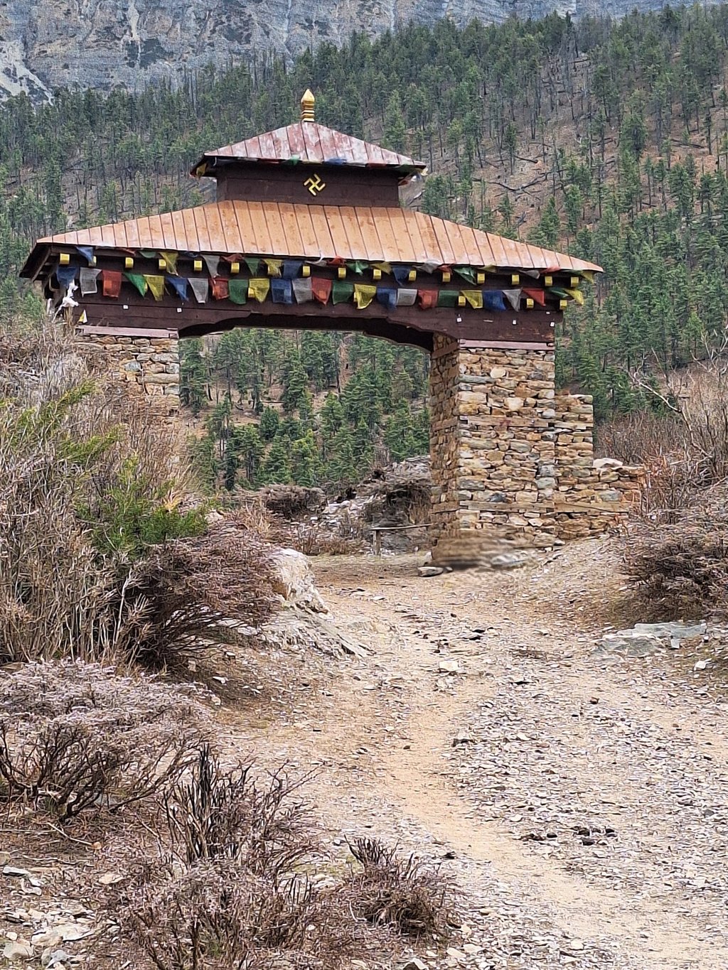 porte de village dans le Dolpo