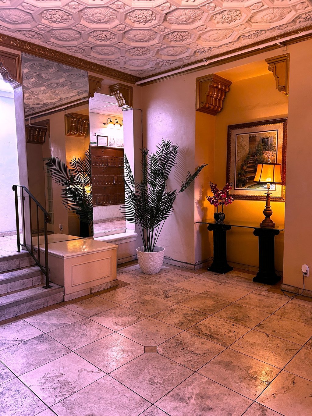 Los Angeles Tarot Readings lobby CA 90036 Maya Britan psychic artist tarot reader