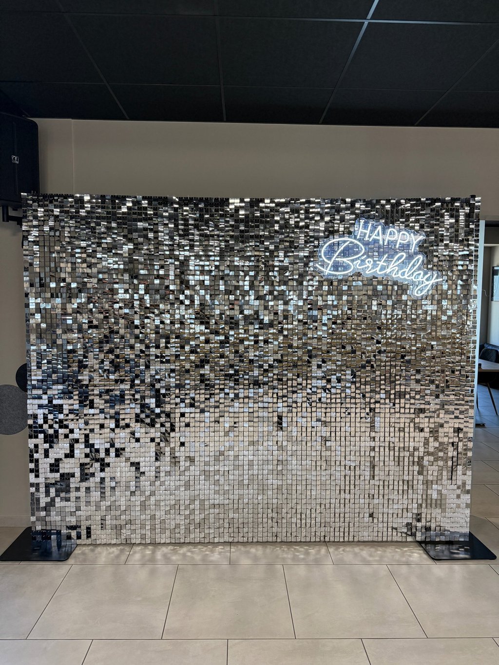 Sidabrinė foto siena, foto siena vilnius, foto siena nuoma vilniuje, foto sieneles nuoma