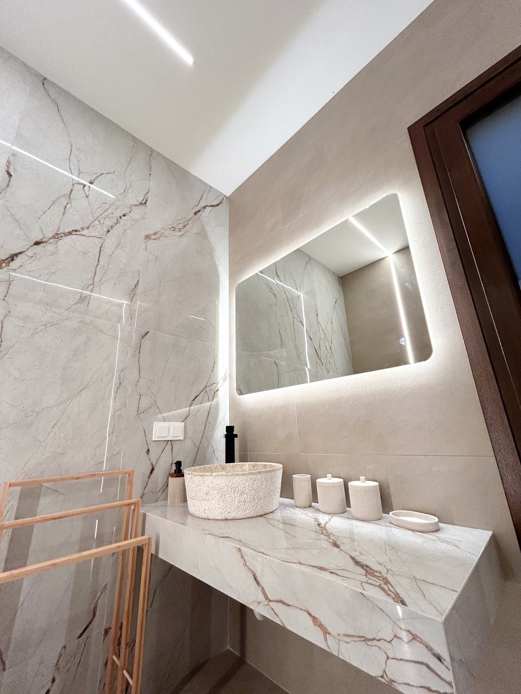 Mirror with perimeter led strip lights