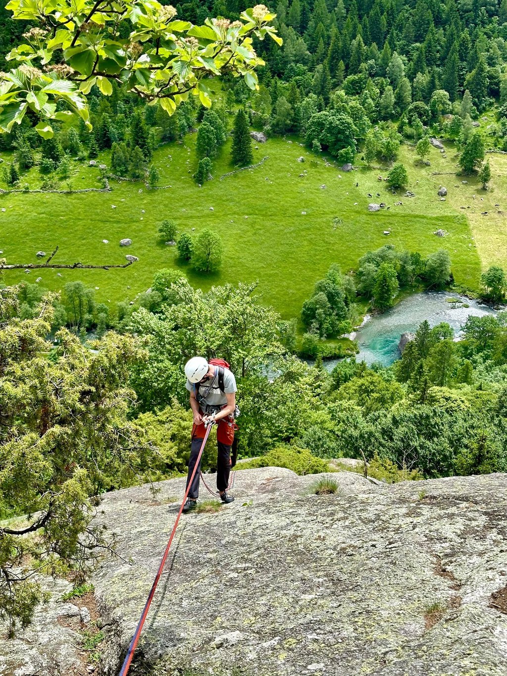 Calata in corda doppia in Val di Mello