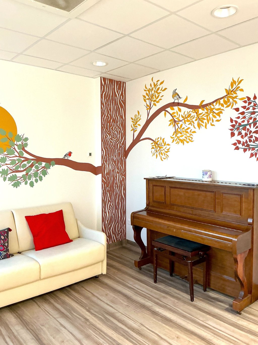 fresque arbre oiseaux salon famille hôpital cancer Baclesse Normandie Caen muraliste peinture murs