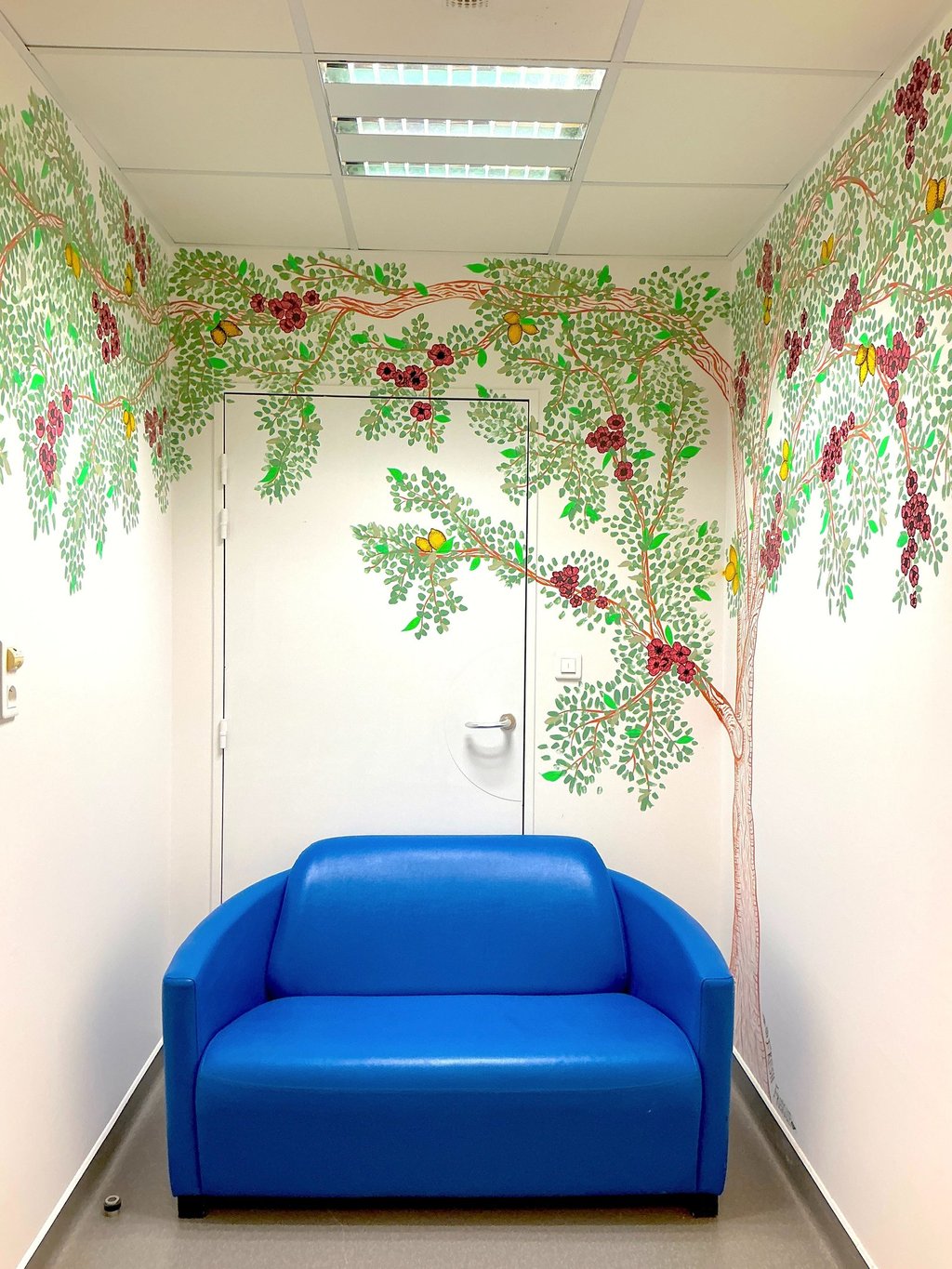 maternité Centre Hospitalier Universitaire Caen Normandie peinture murale salle d'attente césarienne