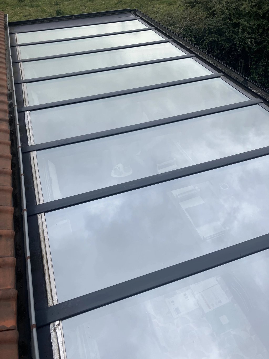 Toiture vitrée après nettoyage par nord vitres – résultat sans traces