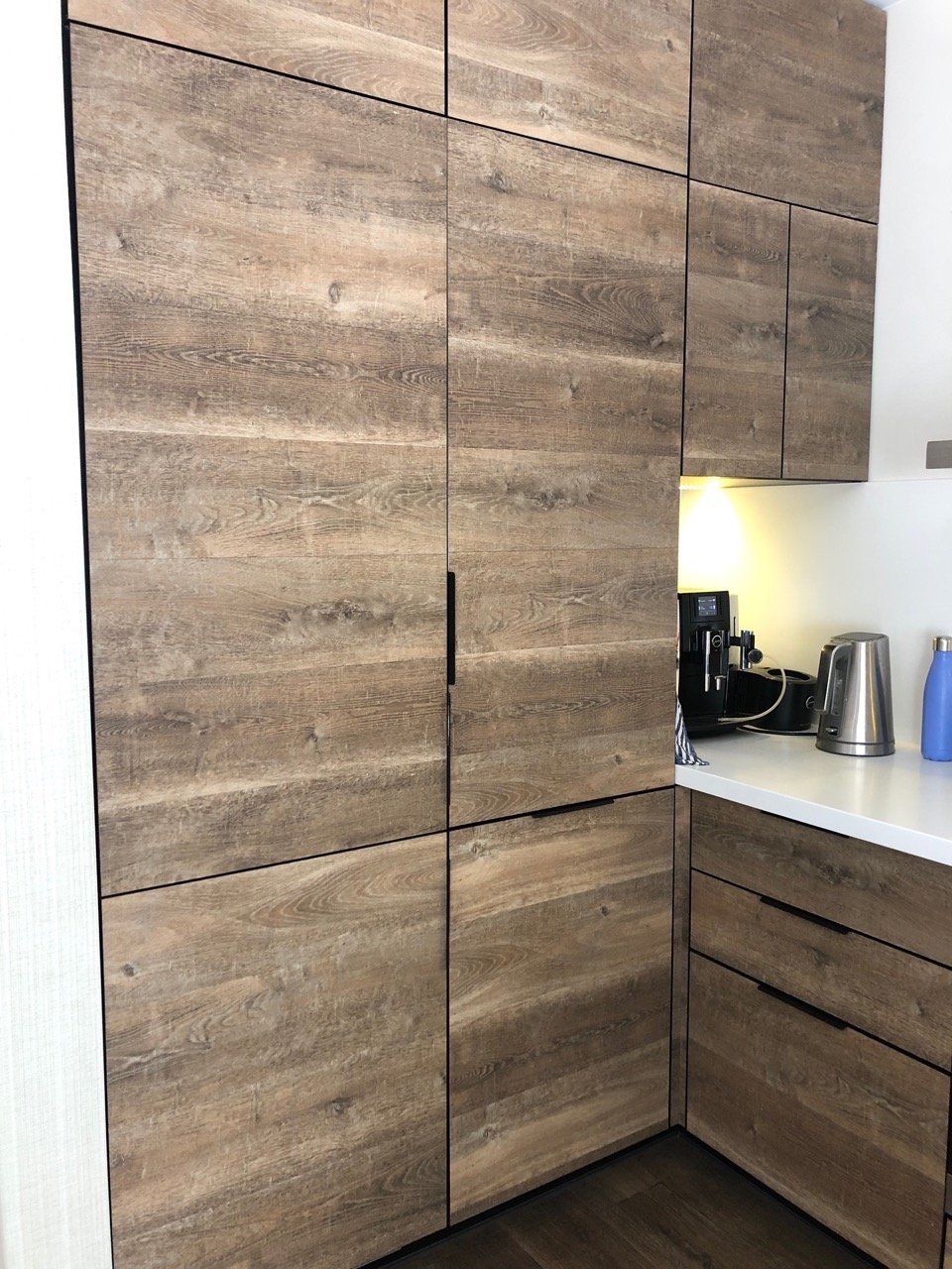 vinilas ant baldų fasadų