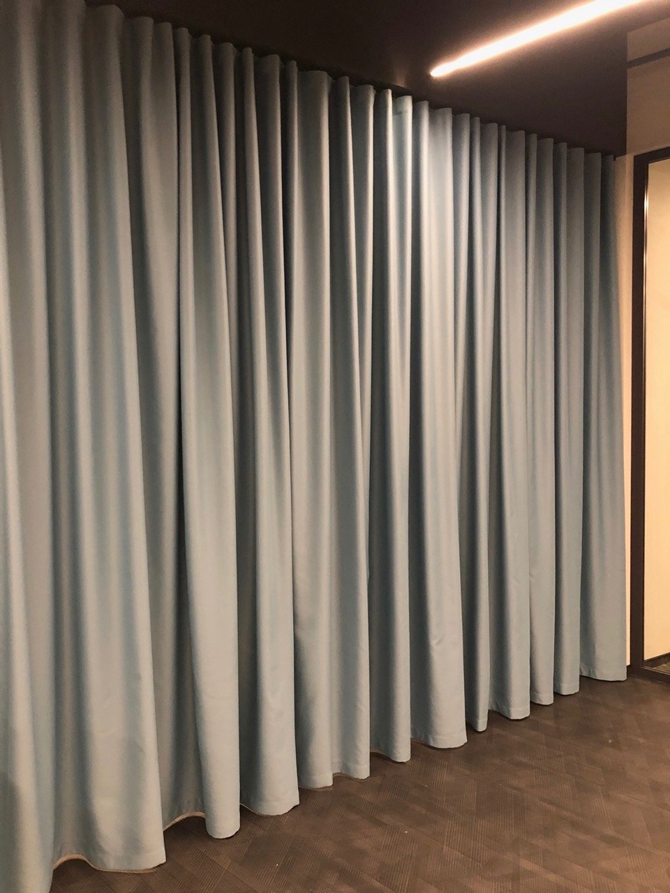 pertvaros iš akustiniu uzuolaidu