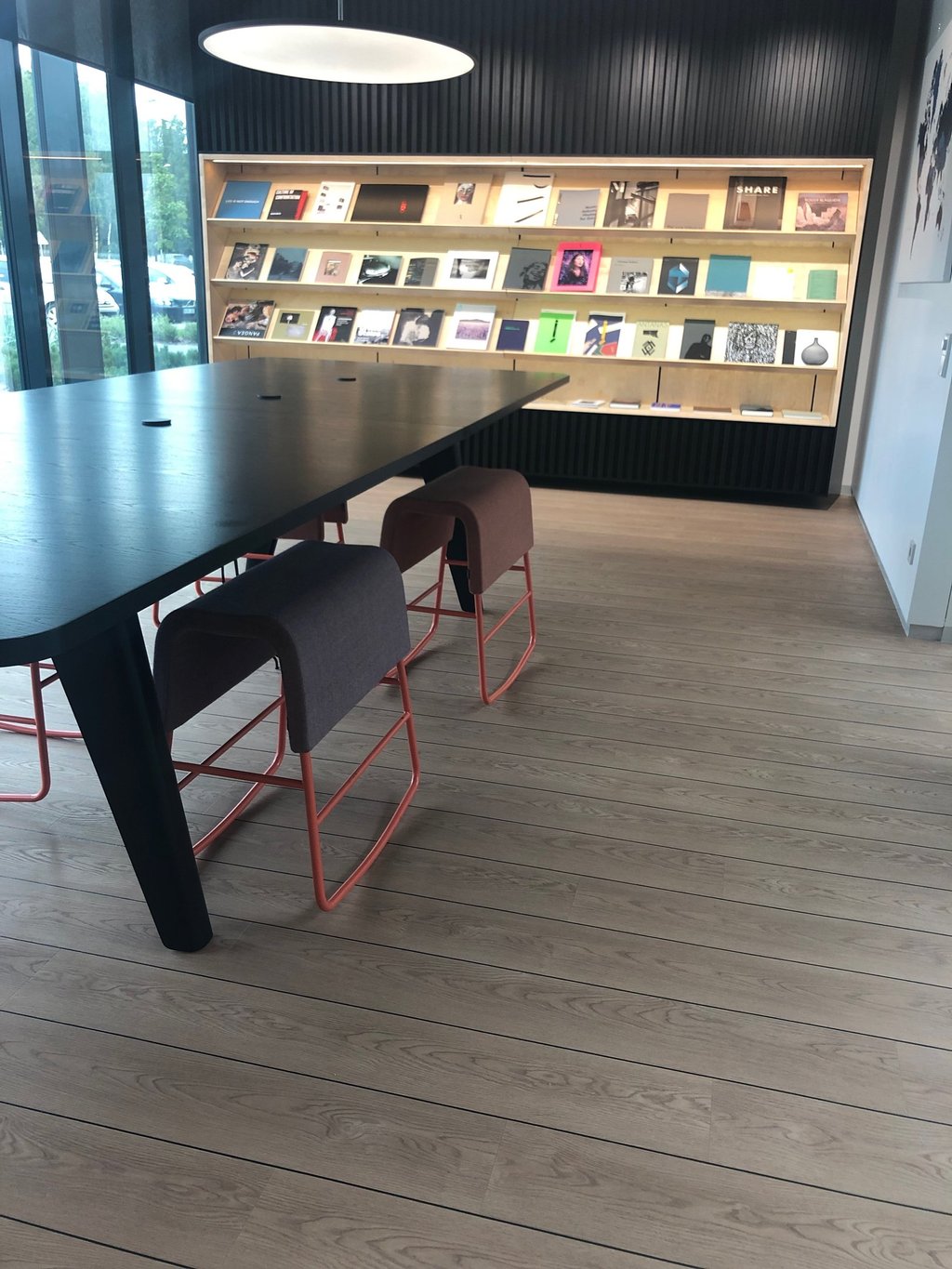 Kokias grindis rinktis biure