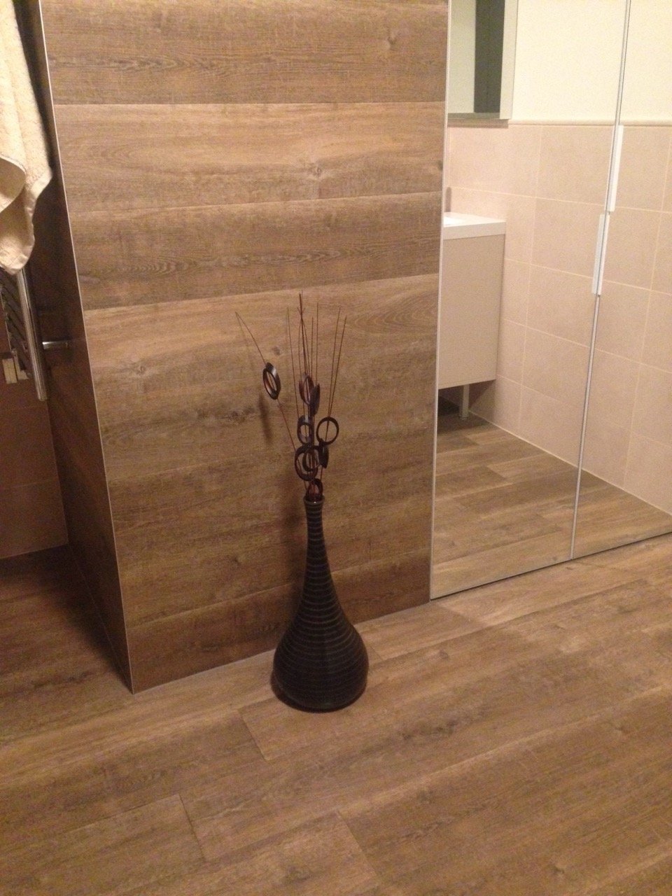 vinilo grindys vonioje