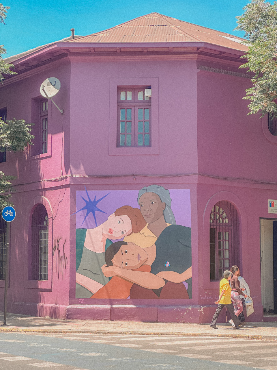 Chilean streets with purple mural art, Santiago de Chile, South America