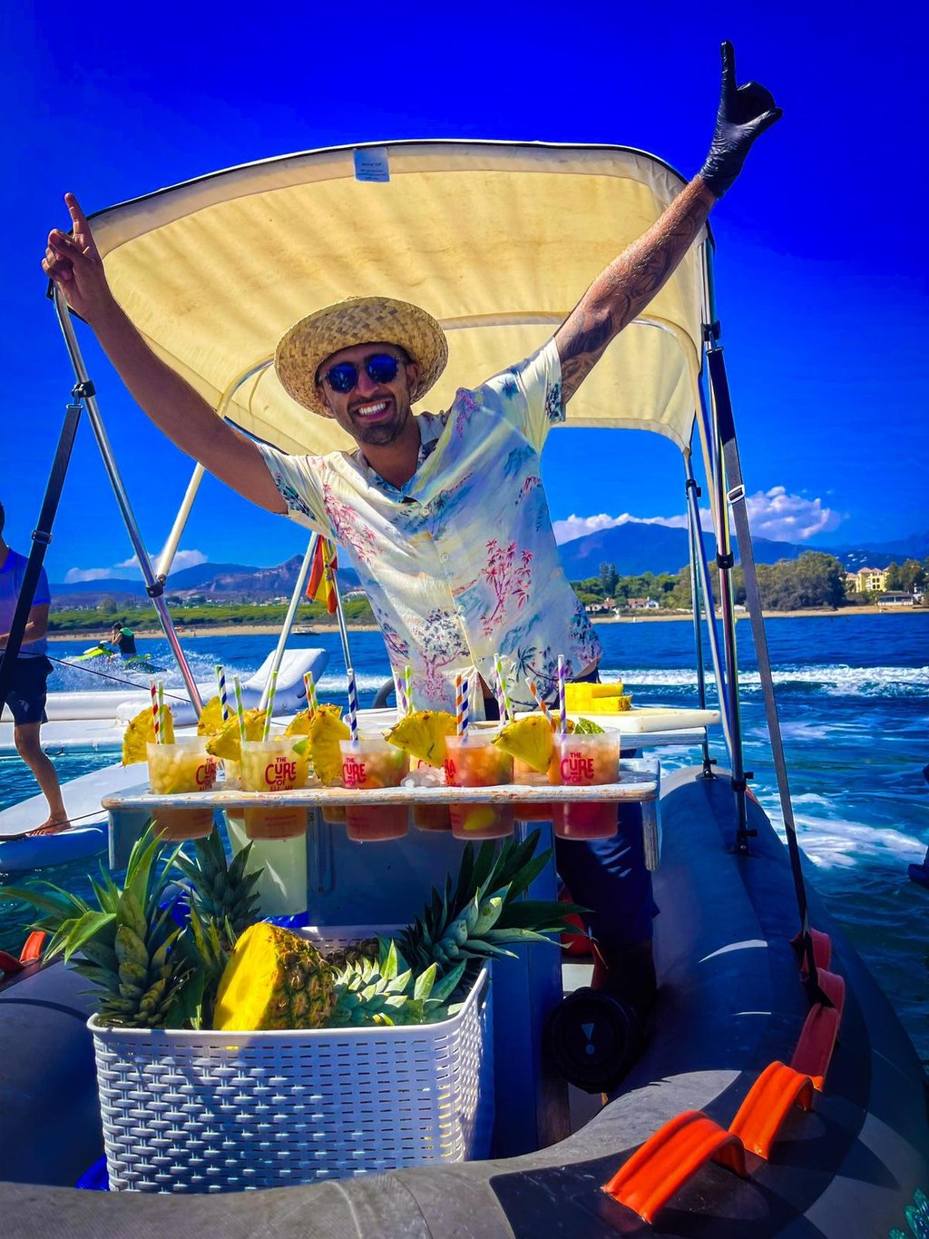 Barman con Mojitos onboard