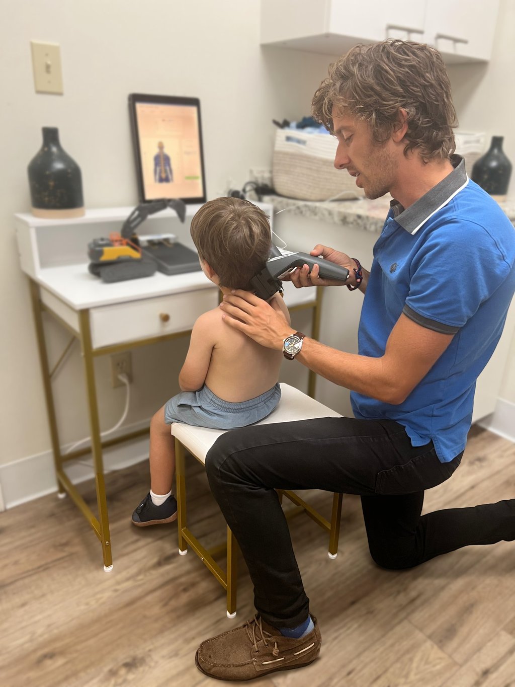 Franklin chiropractor using Insight scans to find stress in children