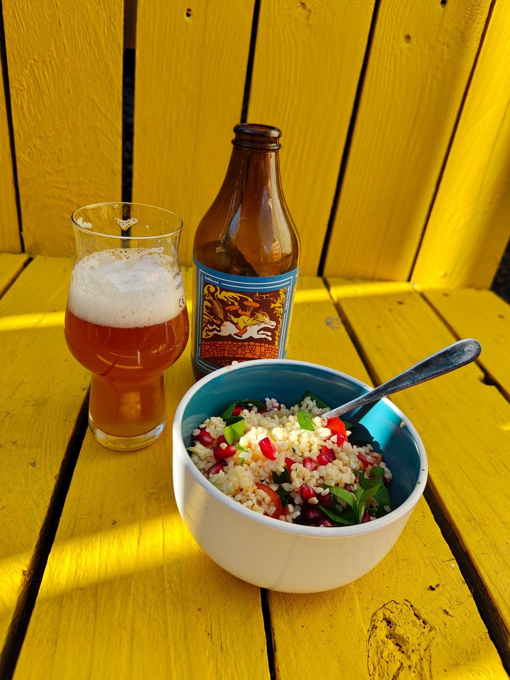 Tam-0-chanter chanterelle beer with Dookit brewing, beer in pint glass with meal
