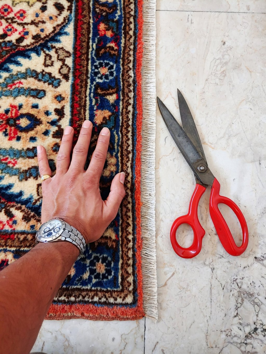 risultato del taglio a mano delle frange con forbici professionali