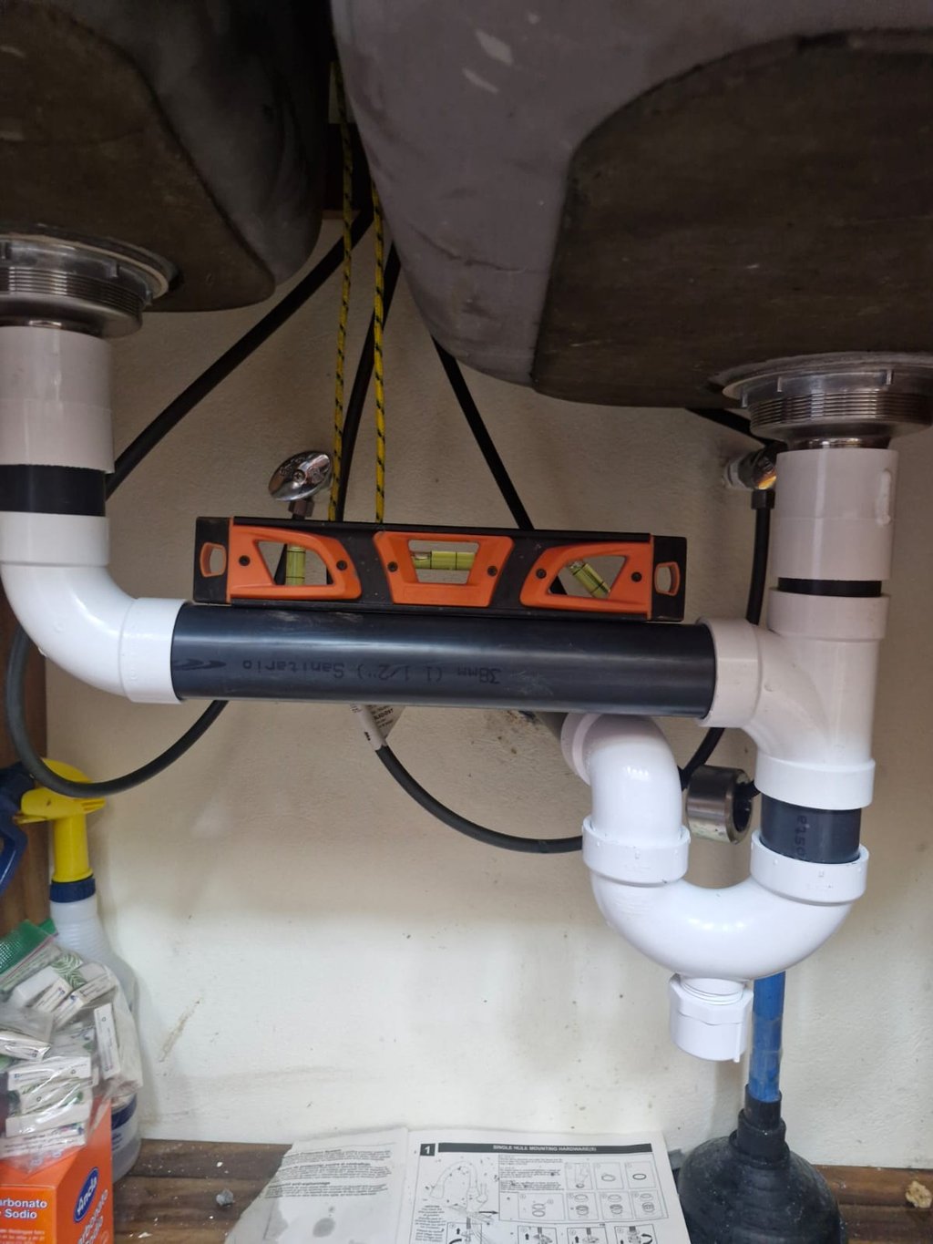 Sink drain and p-trap with correct angle