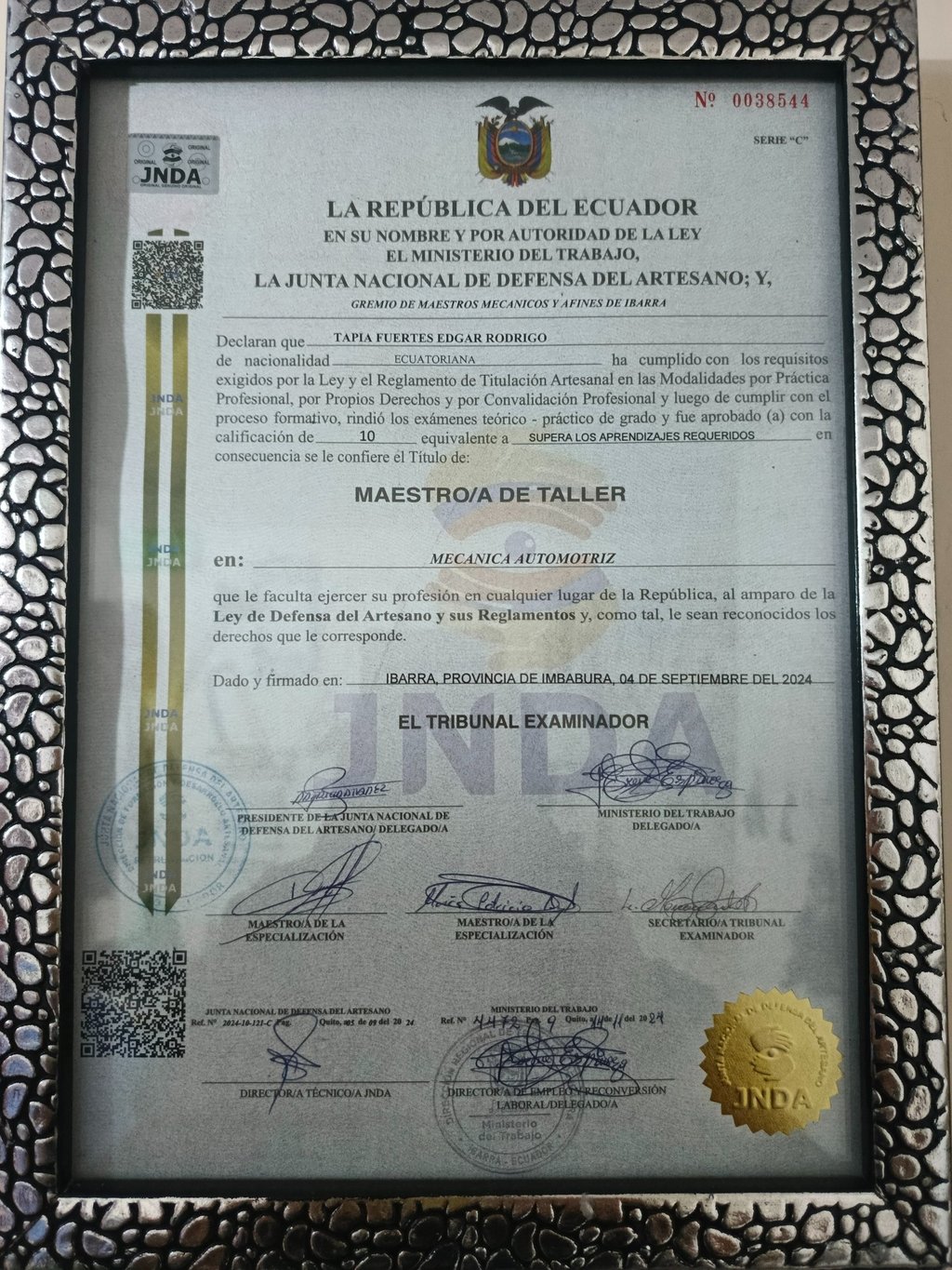 Certificación oficial de Maestro de Taller en Mecánica Automotriz emitida por la Junta Nacional de Defensa del Artesano.
