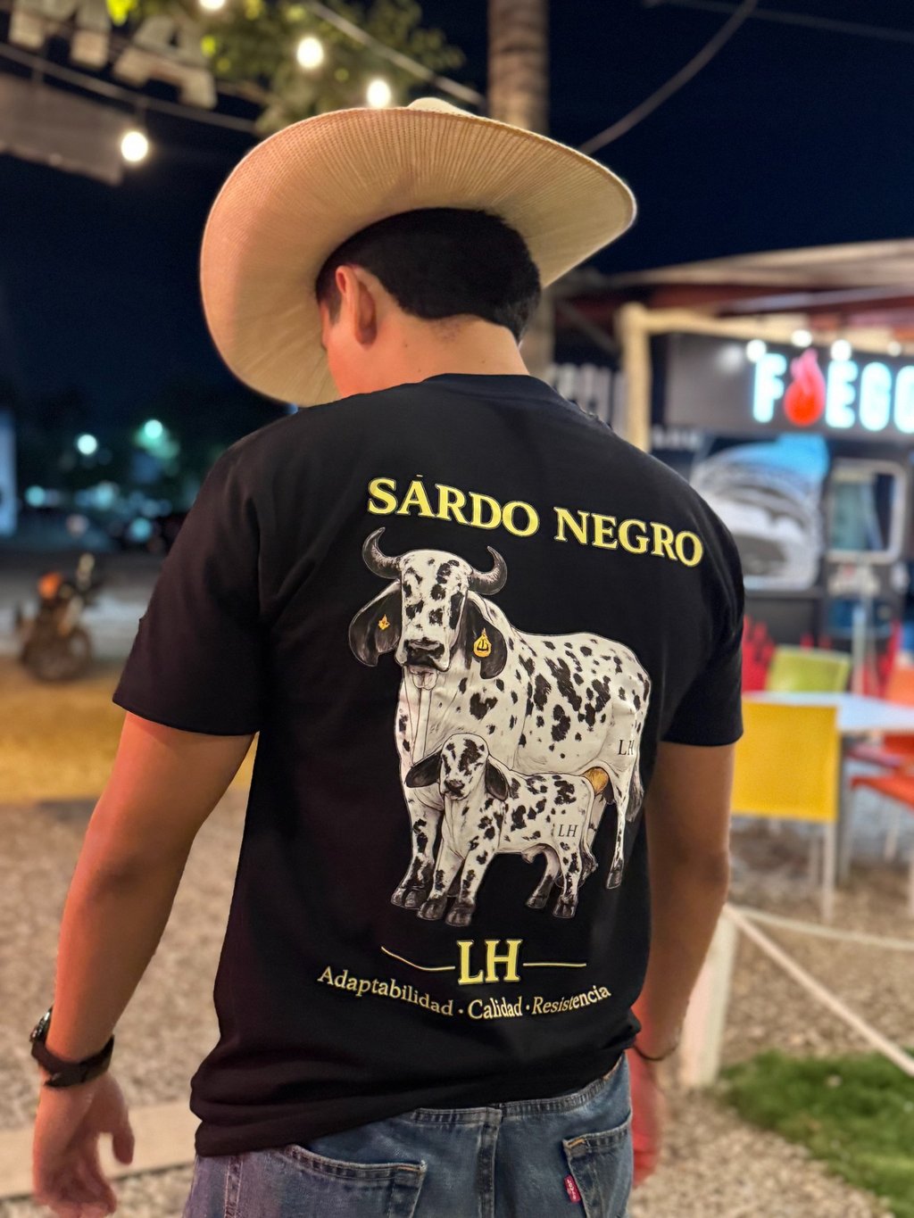 Playera ganadera con diseño Sardo Negro con Cría