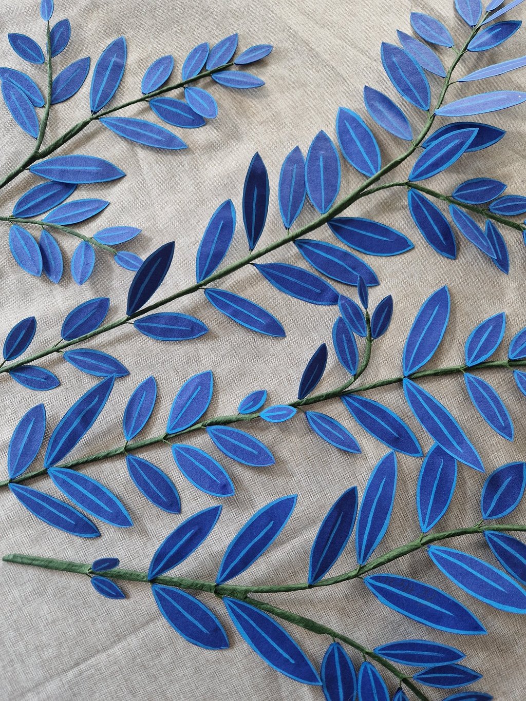 branche de plante à feuillage bleu