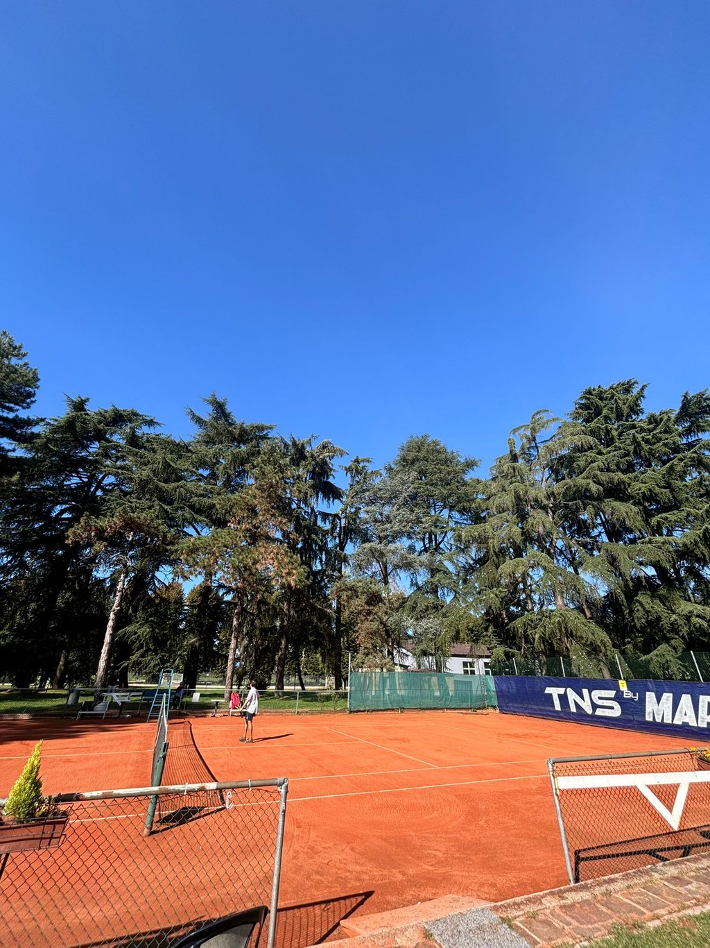 Campo da tennis in terra rossa presso il Centro Tennis Aeronautica, Milano.