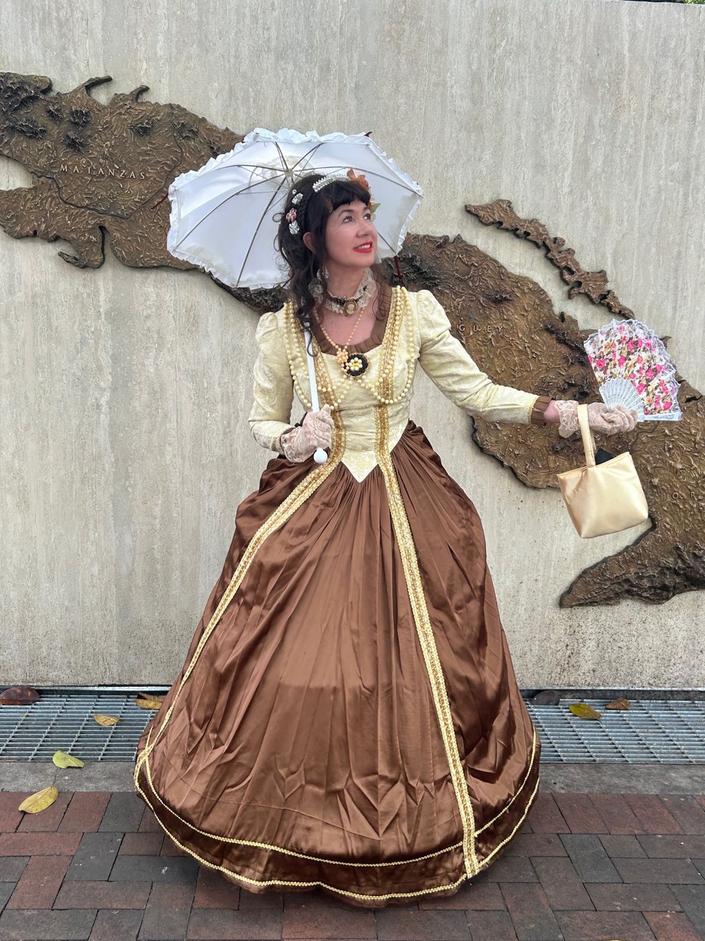 La Dra Glenda Mujer Esperanza, Directra del Instituto Folklorico Cubano Americano Ritmo Danzon
