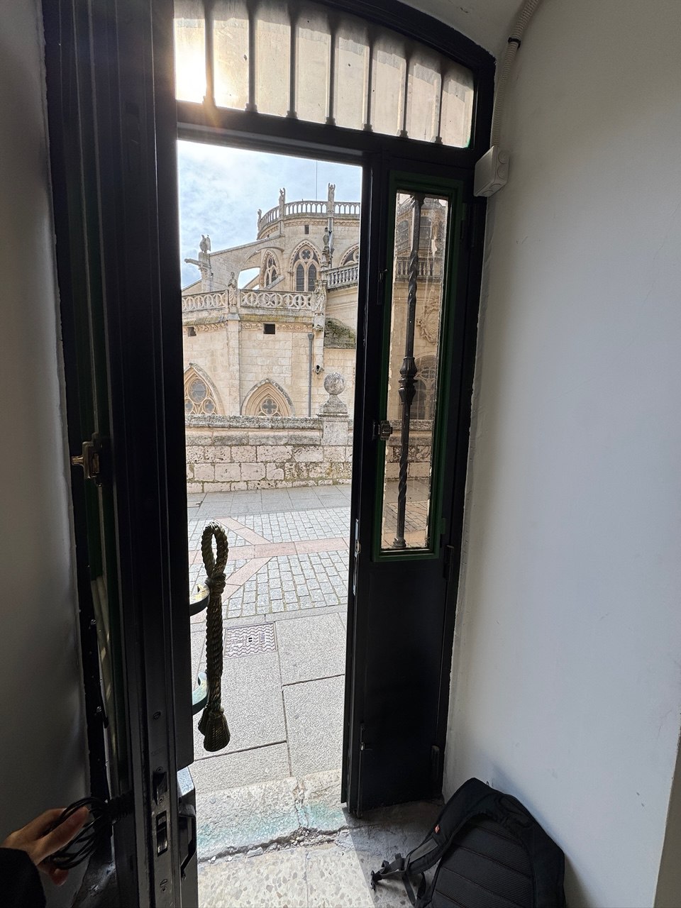 Puerta de acceso a Burgos lockers