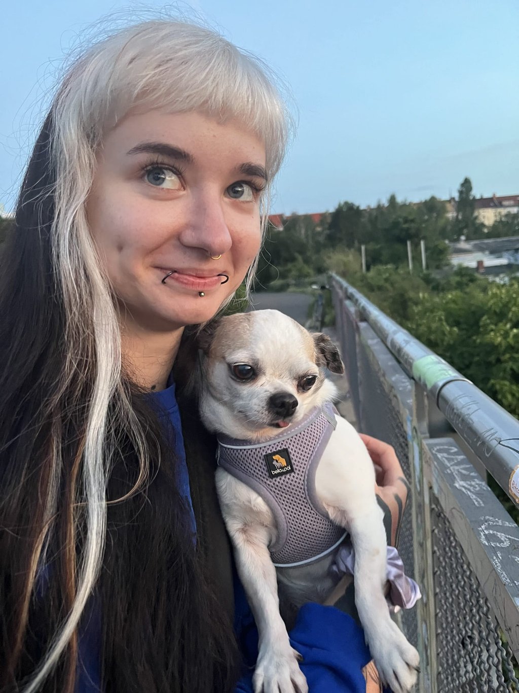 Mel mit ihrem Hund