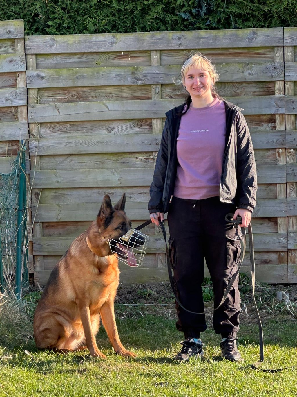 Mel beim Training + Schäferhund mit Maulkorb