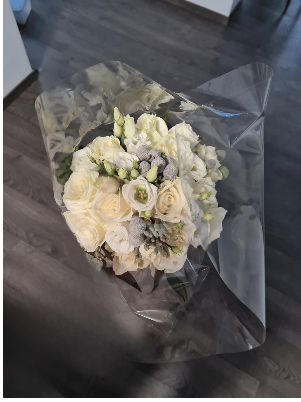 Ryškiaspalvė gėlių kompozicija fotosesijai arba ceremonijai