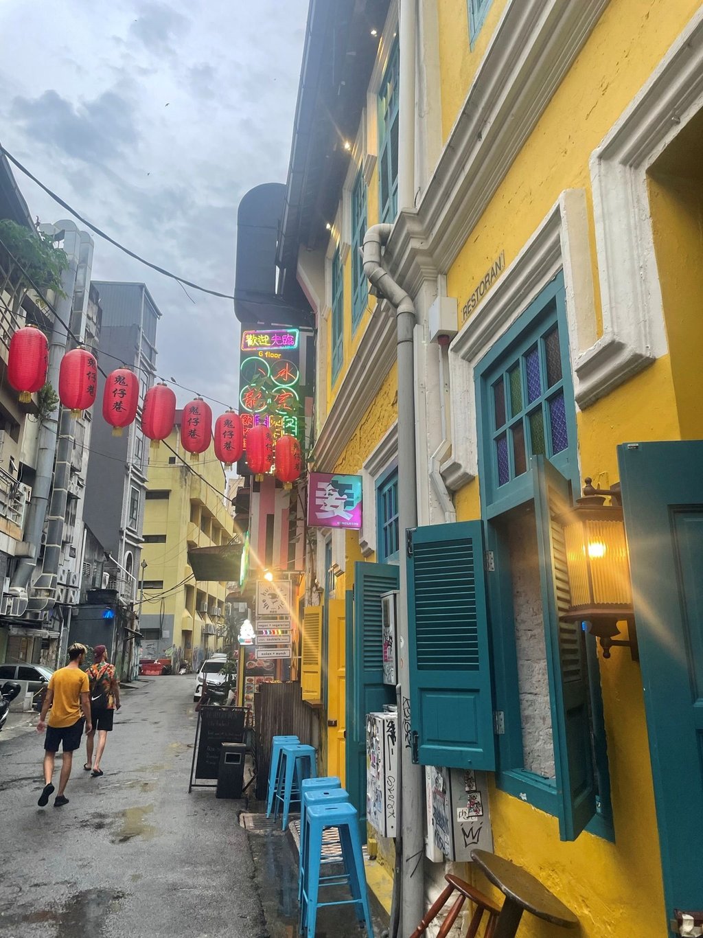 boczne uliczki Chinatown w Kuala Lumpur
