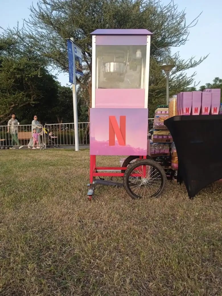 popcorn machine with attendant, popcorn service for birthday party popcorn machine rental near me 