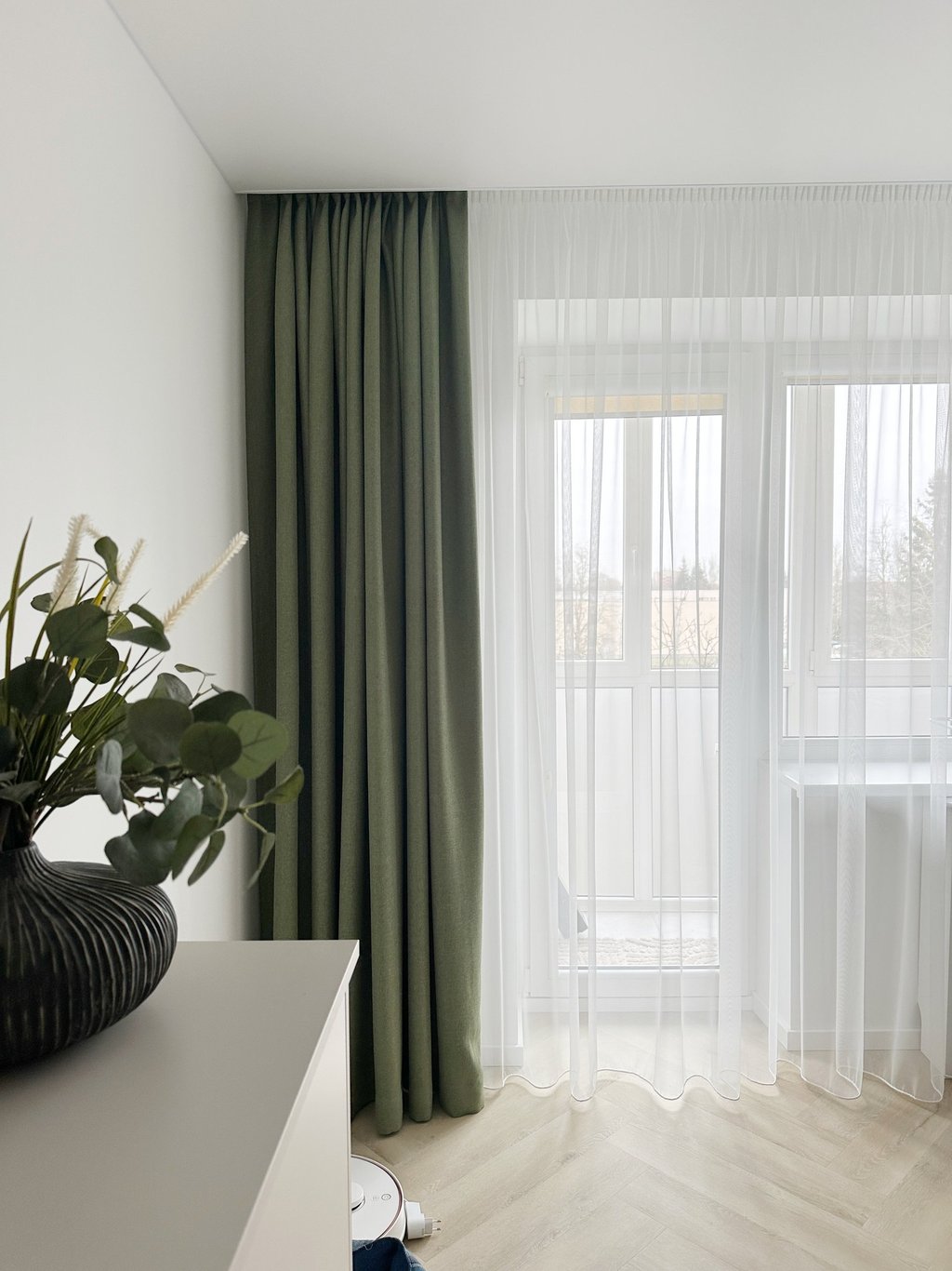 sąmanų žalios naktinės ir skaidrios dieninės