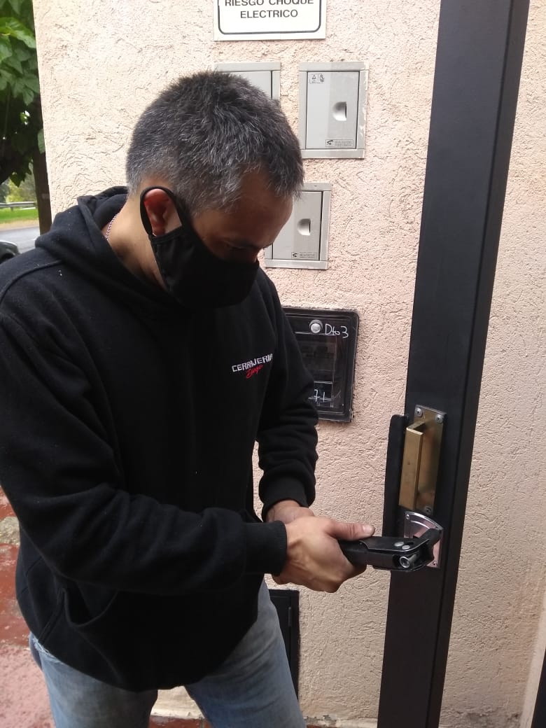 Apertura profesional de cerraduras - Servicio urgente Cerrajería Diego