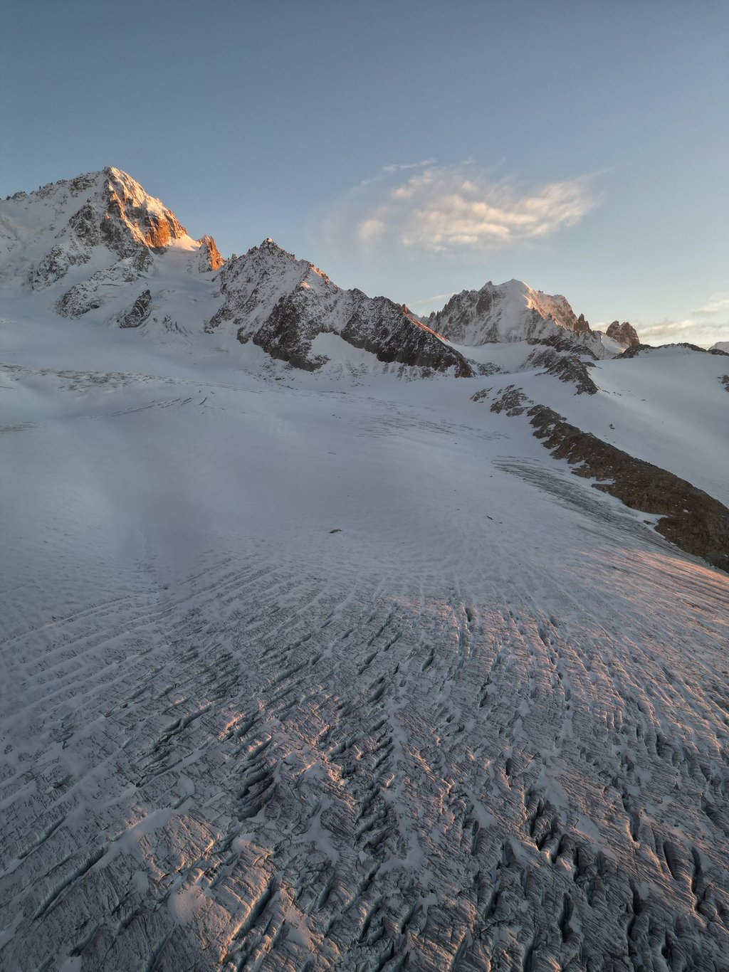 Prise de vue aérienne par drone dans les Alpes – Montagne en Drone