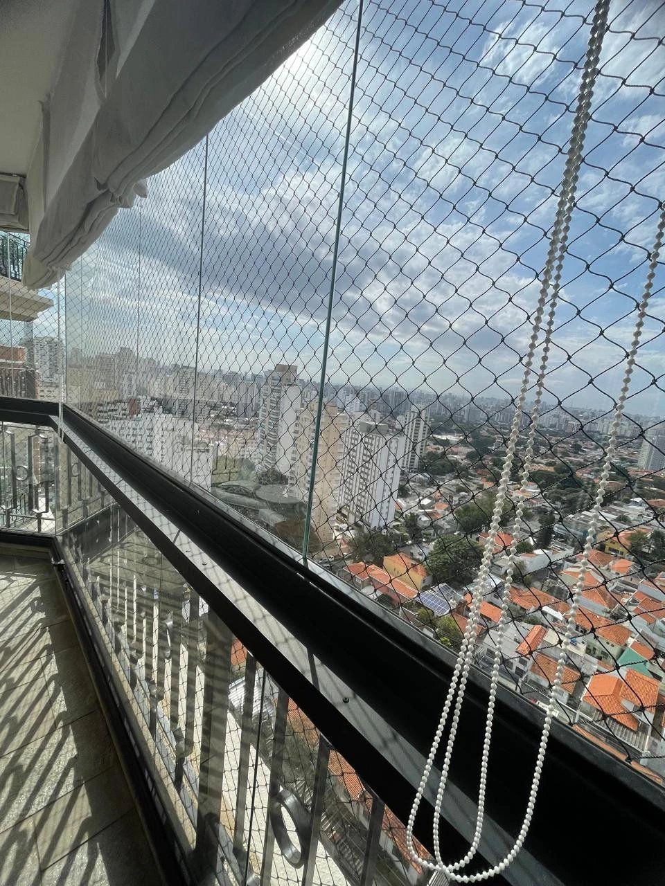 Instalação de rede de proteção em sacada de apartamento em São Paulo