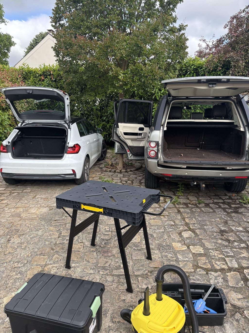 voiture ouverte pour nettoyage