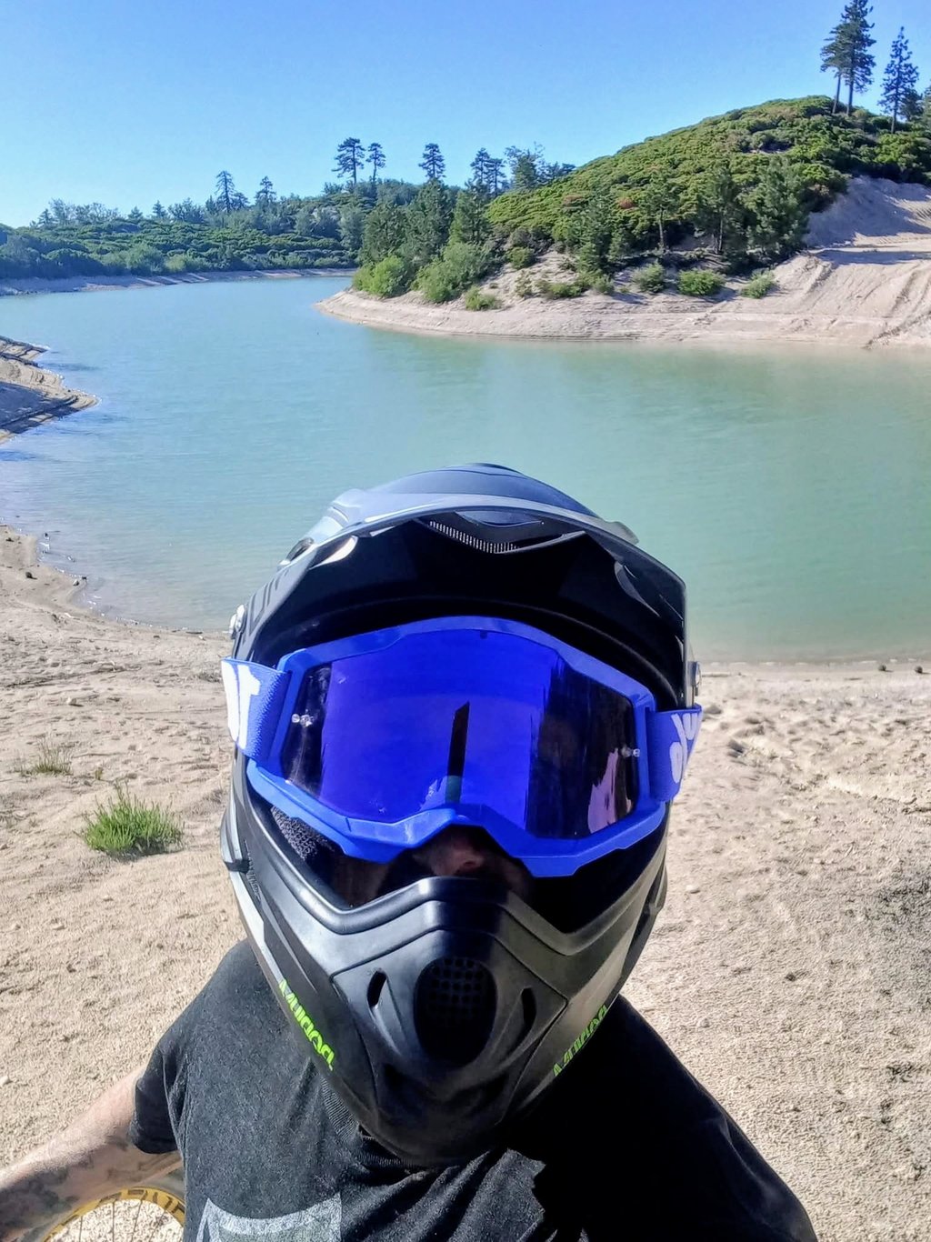 mountain biker wearing full face helmet and  Goggles 