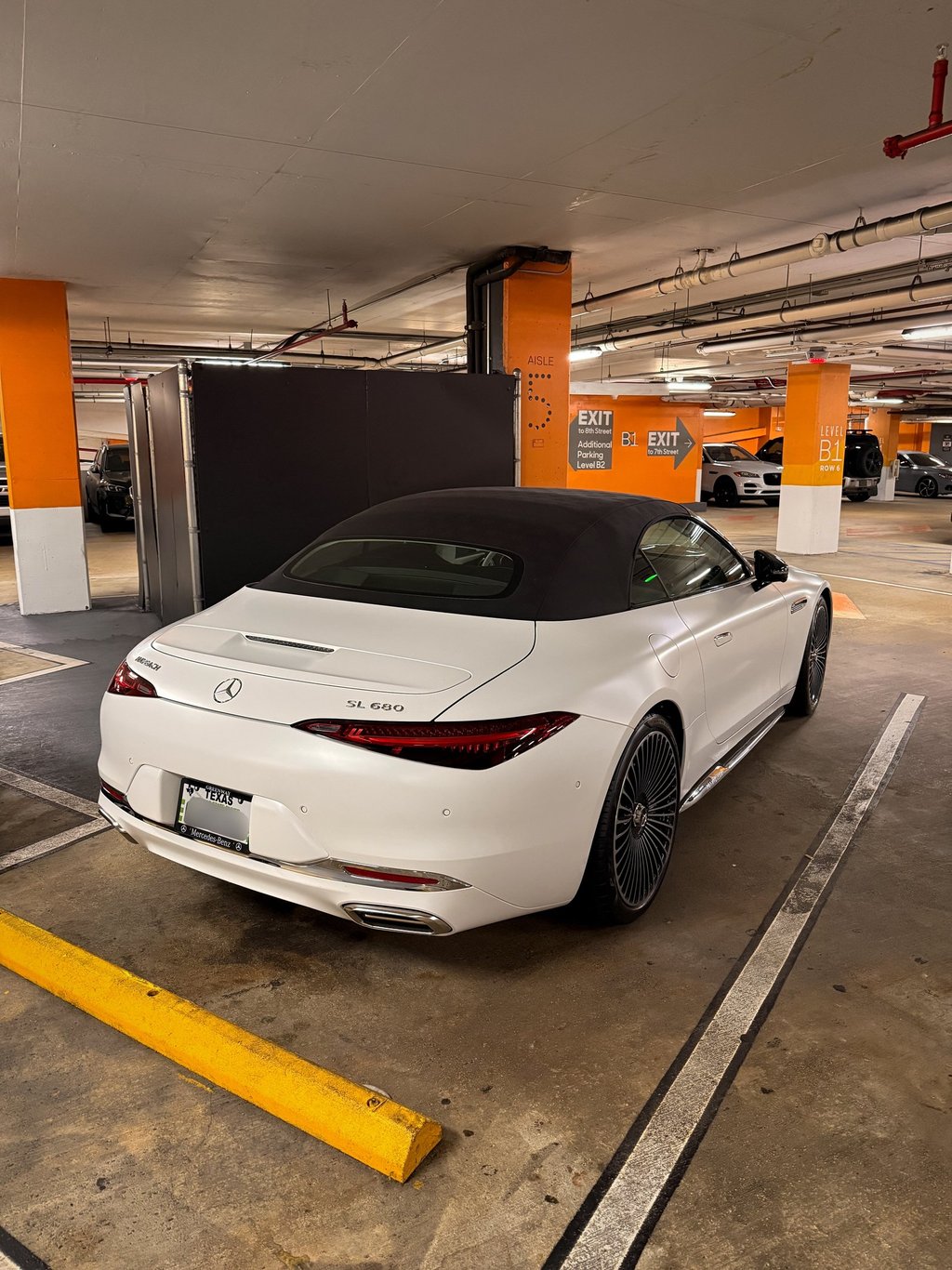Mercedes-Maybach SL 680 right rear 3/4th view
