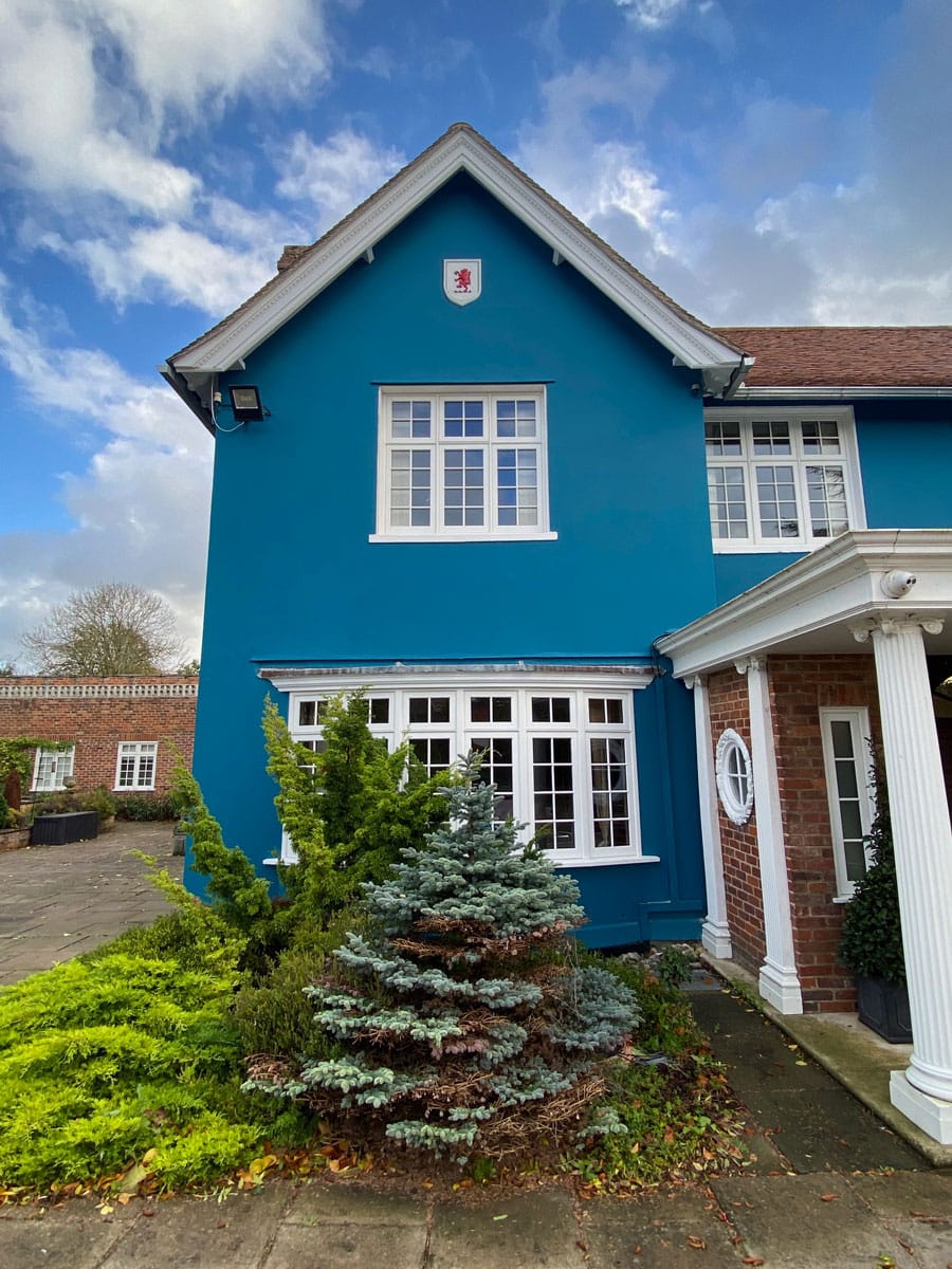Frontal view on blue villa with red lion rampant in a painted white shield.