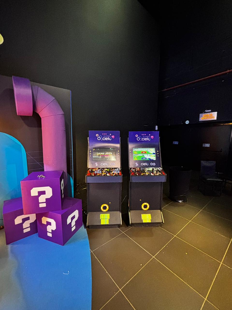 Fliperama personalizado R.A players para eventos corporativos