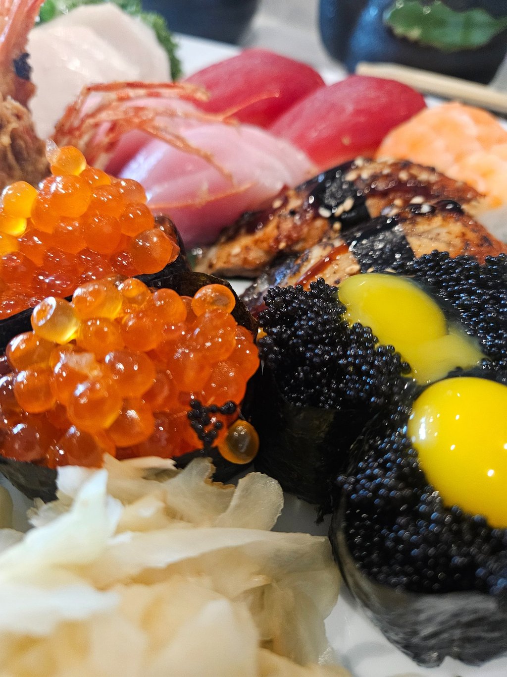 Ikura, tobiko, eel nigiri